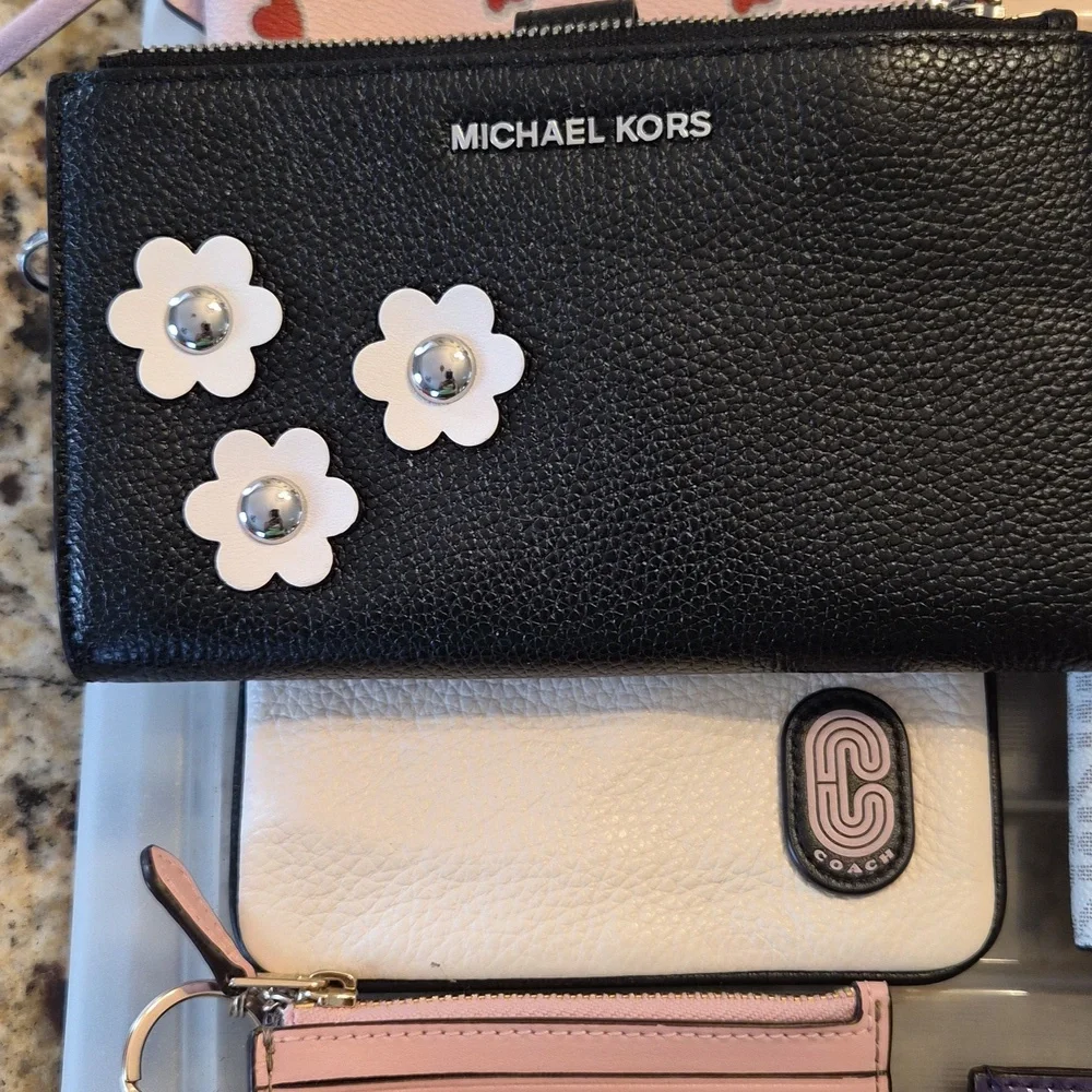 Michael Kors and Coach Wristlet and Card Holder Collection. - Picture 5 of 6